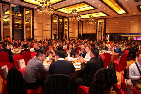 2015中國(中山)紅木家具文化博覽會(huì)歡迎晚宴現(xiàn)場(chǎng)座無虛席 2015中國(中山)紅木家具文化博覽會(huì)歡迎晚宴現(xiàn)場(chǎng)座無虛席