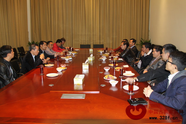 打造石碁“紅木文化街”座談會(huì)現(xiàn)場(chǎng) 打造石碁“紅木文化街”座談會(huì)現(xiàn)場(chǎng)