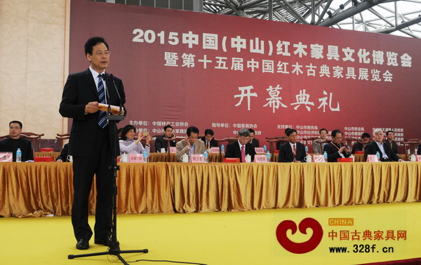 中山市人民政府副市長楊文龍?jiān)谥v話中指出中山紅博會是推動產(chǎn)業(yè)資源整合,實(shí)現(xiàn)轉(zhuǎn)型升級的新引擎 中山市人民政府副市長楊文龍?jiān)谥v話中指出中山紅博會是推動產(chǎn)業(yè)資源整合,實(shí)現(xiàn)轉(zhuǎn)型升級的新引擎