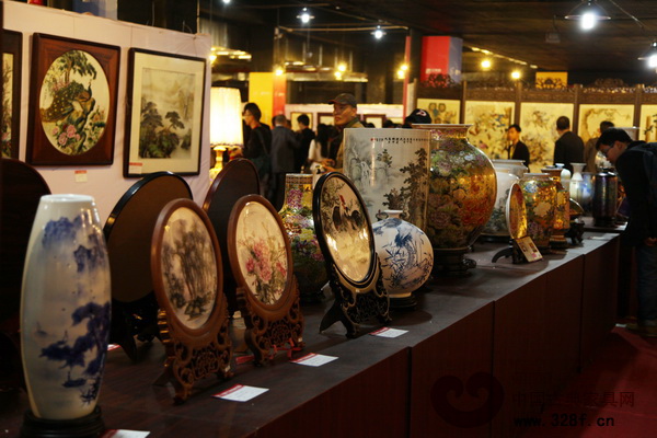 首屆廣東省工藝美術(shù)精品博覽交易會中的藝術(shù)珍品 首屆廣東省工藝美術(shù)精品博覽交易會中的藝術(shù)珍品