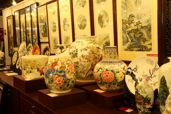 首屆廣東省工藝美術精品博覽交易會中的藝術珍品