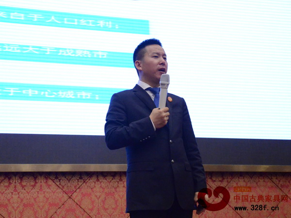 傳世嘉業(yè)國(guó)際營(yíng)銷策劃?rùn)C(jī)構(gòu)總裁王斌分享了《2015年中國(guó)家具渠道破局晉局贏局之道》 傳世嘉業(yè)國(guó)際營(yíng)銷策劃?rùn)C(jī)構(gòu)總裁王斌分享了《2015年中國(guó)家具渠道破局晉局贏局之道》