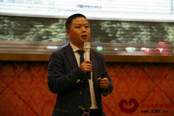 萊韻達(dá)董事長(zhǎng)鄒浩分析了《單店業(yè)績(jī)裂變系統(tǒng)》 萊韻達(dá)董事長(zhǎng)鄒浩分析了《單店業(yè)績(jī)裂變系統(tǒng)》