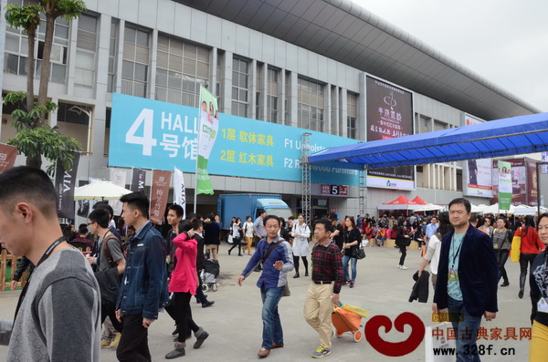 首日人流量大,來自各地的買家云集東莞名家具展 首日人流量大,來自各地的買家云集東莞名家具展