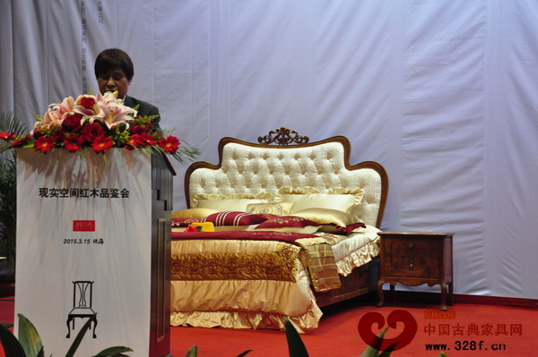 瀚宏軒董事副總經(jīng)理鄭爾臺(tái)介紹現(xiàn)實(shí)空間簡歐新古典家具的定位與理念 瀚宏軒董事副總經(jīng)理鄭爾臺(tái)介紹現(xiàn)實(shí)空間簡歐新古典家具的定位與理念