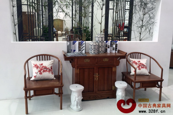 廣州家具展從2014年開始設(shè)立新中式紅木家具展區(qū),引領(lǐng)中國(guó)紅木家具新風(fēng)尚 廣州家具展從2014年開始設(shè)立新中式紅木家具展區(qū),引領(lǐng)中國(guó)紅木家具新風(fēng)尚