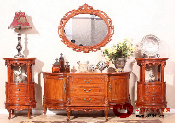 周家公館展示的歐式紅木家具——“法萊帝妮”餐邊柜 周家公館展示的歐式紅木家具——“法萊帝妮”餐邊柜