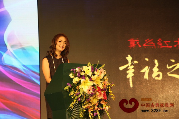 戴為紅木總經(jīng)理翁肖尤在晚會(huì)上致辭