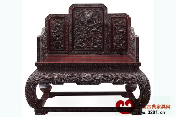 區(qū)氏臻品仿制款《清乾隆御制紫檀雕云龍紋寶座》,原作在2010年北京保利5周年秋季拍賣會上,拍出了7168萬元的高價 區(qū)氏臻品仿制款《清乾隆御制紫檀雕云龍紋寶座》,原作在2010年北京保利5周年秋季拍賣會上,拍出了7168萬元的高價