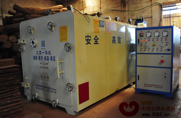 南枝紅紅木已經(jīng)投入使用的三高(高頻、高溫、高濕)一體真空干燥機 南枝紅紅木已經(jīng)投入使用的三高(高頻、高溫、高濕)一體真空干燥機