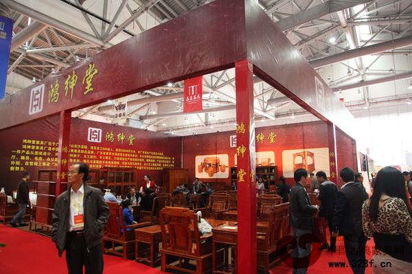 鴻紳堂中山紅博會(huì)展廳人來人往 鴻紳堂中山紅博會(huì)展廳人來人往