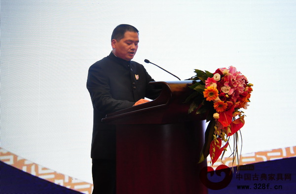 中信紅木董事長李忠信作“長信世家”發(fā)布演講 中信紅木董事長李忠信作“長信世家”發(fā)布演講