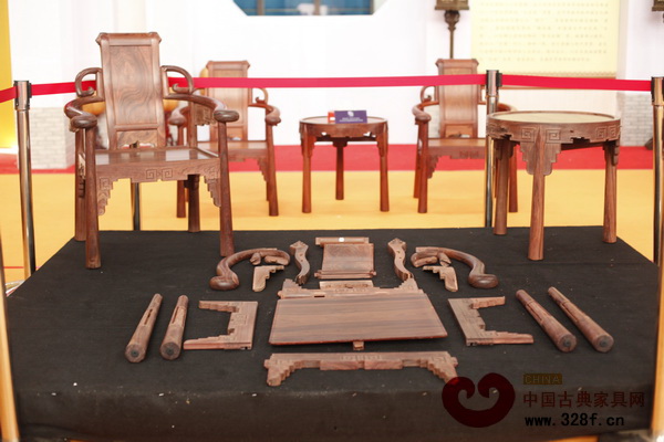 合興椅以全拆裝的形式展示其精湛的工藝技術 合興椅以全拆裝的形式展示其精湛的工藝技術