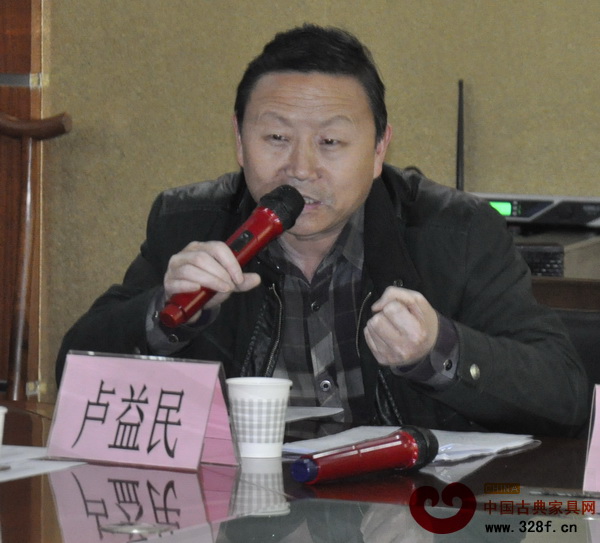 東陽市經(jīng)濟和信息化局行管辦主任盧益民在會上發(fā)言 東陽市經(jīng)濟和信息化局行管辦主任盧益民在會上發(fā)言