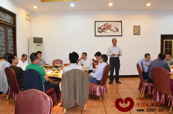 中山市紅木古典家具學會名譽理事長蔡澤強對學會工作進行了點評和要求