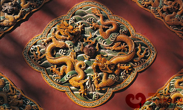 家具上的龍紋雕飾