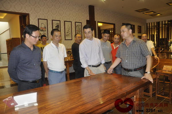 宏達(dá)一品居董事長(zhǎng)方達(dá)良介紹家具產(chǎn)品 宏達(dá)一品居董事長(zhǎng)方達(dá)良介紹家具產(chǎn)品