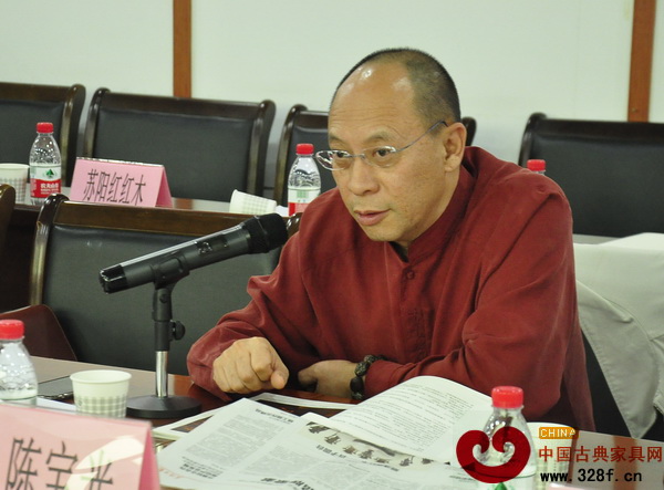 中國(guó)家具協(xié)會(huì)副理事長(zhǎng)陳寶光在會(huì)上發(fā)言