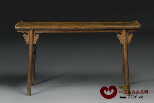 紐約蘇富比2015春拍上,國際知名的明式家具收藏家尼古拉斯舊藏的翹頭案以25萬美元成交 紐約蘇富比2015春拍上,國際知名的明式家具收藏家尼古拉斯舊藏的翹頭案以25萬美元成交