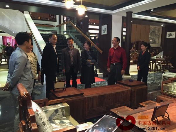 調(diào)研員李少輝一行在大涌美術(shù)館參觀交流 調(diào)研員李少輝一行在大涌美術(shù)館參觀交流