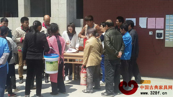 萬(wàn)家宜愛(ài)心捐款活動(dòng)現(xiàn)場(chǎng),員工紛紛獻(xiàn)出愛(ài)心 萬(wàn)家宜愛(ài)心捐款活動(dòng)現(xiàn)場(chǎng),員工紛紛獻(xiàn)出愛(ài)心