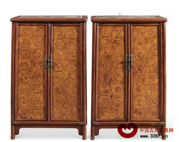 明末清初 黃花梨嵌斑竹圓角柜成對(duì) 明末清初 黃花梨嵌斑竹圓角柜成對(duì)