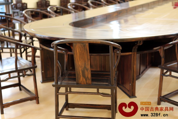體現(xiàn)厚重文化積淀的紅木家具引人關(guān)注 體現(xiàn)厚重文化積淀的紅木家具引人關(guān)注