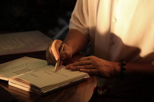 朱小杰與木頭為伴,做自己能做的事 朱小杰與木頭為伴,做自己能做的事