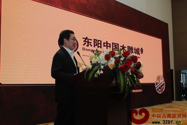 東陽中國木雕城總經(jīng)理張友才就招商政策做介紹 東陽中國木雕城總經(jīng)理張友才就招商政策做介紹