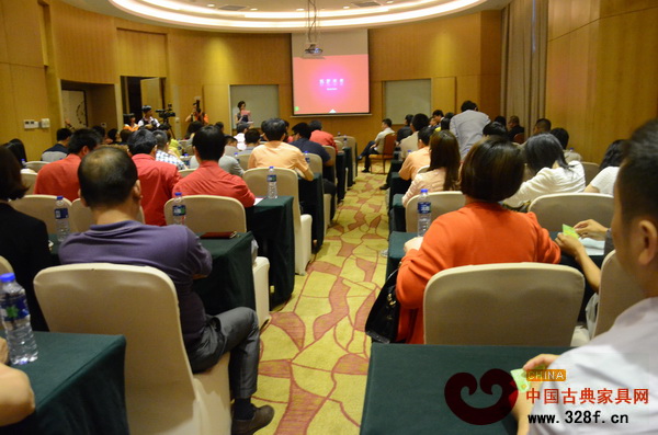 米蘭家具展觀摩分享會(huì)現(xiàn)場(chǎng)座無(wú)虛席 米蘭家具展觀摩分享會(huì)現(xiàn)場(chǎng)座無(wú)虛席