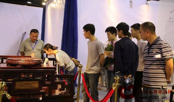 明堂紅木展館人流涌動(dòng) 