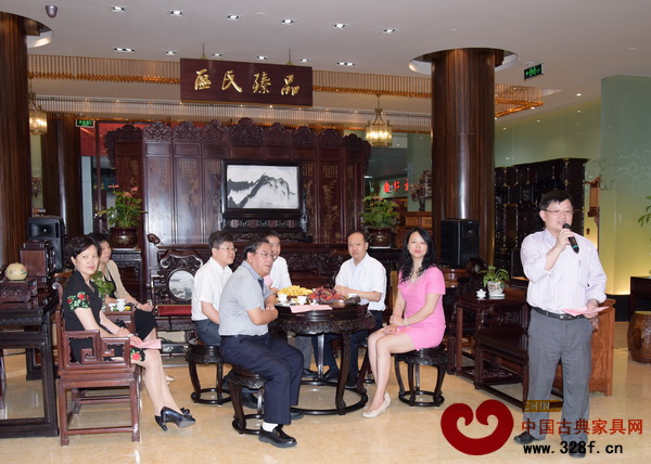 由政協(xié)深圳市福田區(qū)委員會(huì)組織的政協(xié)委員沙龍?jiān)趨^(qū)氏臻品深圳分店舉行 由政協(xié)深圳市福田區(qū)委員會(huì)組織的政協(xié)委員沙龍?jiān)趨^(qū)氏臻品深圳分店舉行