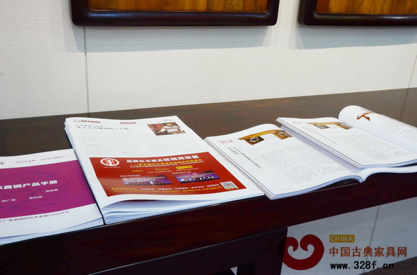 位于區(qū)氏臻品展館內(nèi)的《大涌紅木報》 位于區(qū)氏臻品展館內(nèi)的《大涌紅木報》