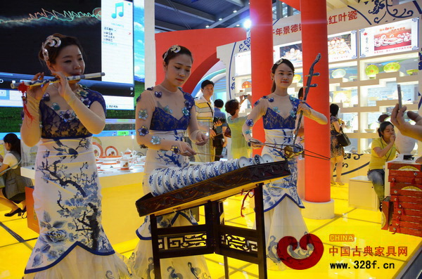 深圳文博會(huì)上的器樂(lè)表演 深圳文博會(huì)上的器樂(lè)表演