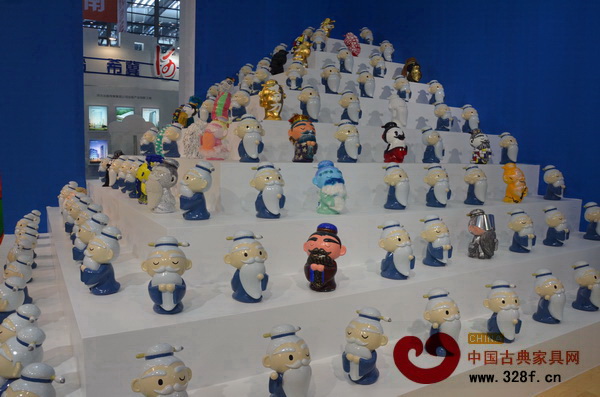 孔子館內(nèi)展示上百個(gè)可愛(ài)的孔子玩偶 孔子館內(nèi)展示上百個(gè)可愛(ài)的孔子玩偶