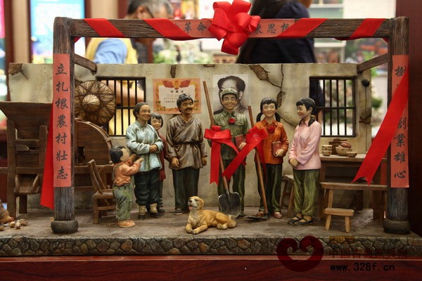 微雕藝術(shù)作品精致形象,受到眾多觀展者的喜愛(ài) 微雕藝術(shù)作品精致形象,受到眾多觀展者的喜愛(ài)