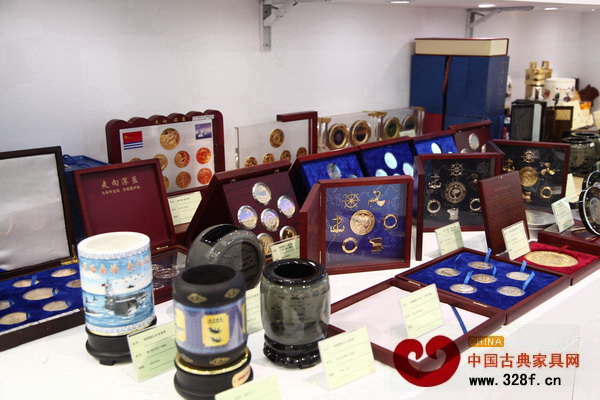 湛江館內(nèi)展示的承載海洋文化的藝術(shù)精品 湛江館內(nèi)展示的承載海洋文化的藝術(shù)精品