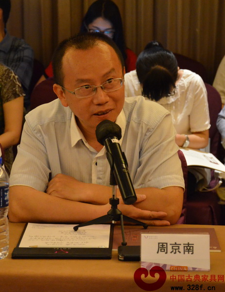 故宮博物院副研究館員周京南對泰和園“當(dāng)代君子”竹節(jié)椅進(jìn)行點(diǎn)評
