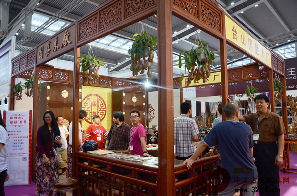 國勝木廠展位上人氣高漲 國勝木廠展位上人氣高漲