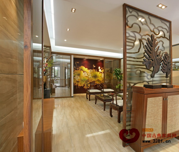 利用帶窗花的玻璃圍合空間別致而又有錯落感 利用帶窗花的玻璃圍合空間別致而又有錯落感