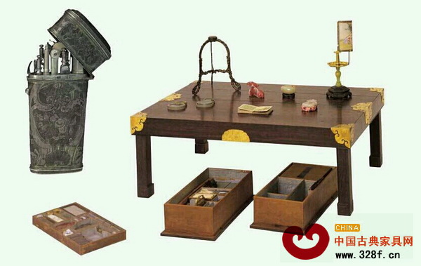 這個旅游用的“辦公系統(tǒng)”,包含著所需的用具及觀賞用的珍玩 這個旅游用的“辦公系統(tǒng)”,包含著所需的用具及觀賞用的珍玩