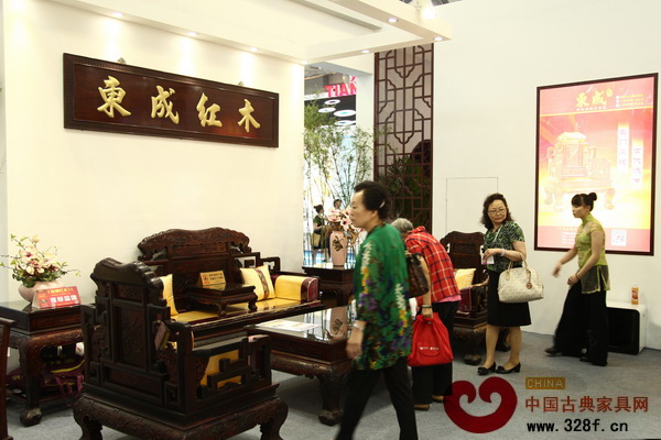 東成紅木“新古典紅木家具”在深圳展出時大受歡迎 東成紅木“新古典紅木家具”在深圳展出時大受歡迎
