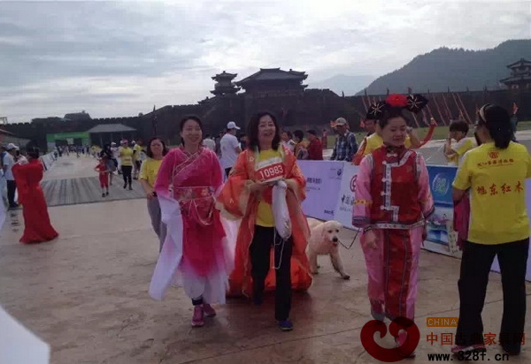 旭東紅木贊助了此次賽事的全部服裝,服裝后背都印有旭東紅木字樣 旭東紅木贊助了此次賽事的全部服裝,服裝后背都印有旭東紅木字樣