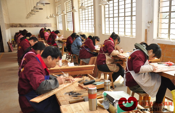 卓木王紅木手工雕刻車間 卓木王紅木手工雕刻車間