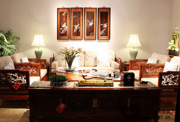 東莞戴為紅木展廳內(nèi)的新中式紅木家具