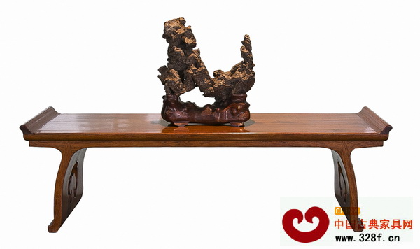 區(qū)氏臻品精制的安思遠(yuǎn)專場同款黃花梨翹頭案式微形幾,形制優(yōu)美 區(qū)氏臻品精制的安思遠(yuǎn)專場同款黃花梨翹頭案式微形幾,形制優(yōu)美