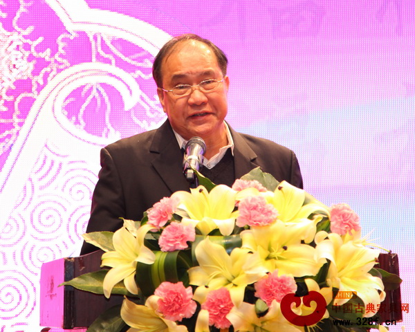 鴻發(fā)家具董事長蕭照興作為中山市紅木家具行業(yè)協(xié)會會長在周年活動上致辭 鴻發(fā)家具董事長蕭照興作為中山市紅木家具行業(yè)協(xié)會會長在周年活動上致辭