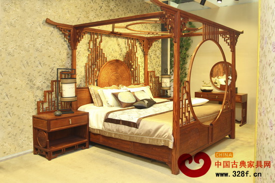 “長信世家”形象產(chǎn)品——長樂架子床 “長信世家”形象產(chǎn)品——長樂架子床