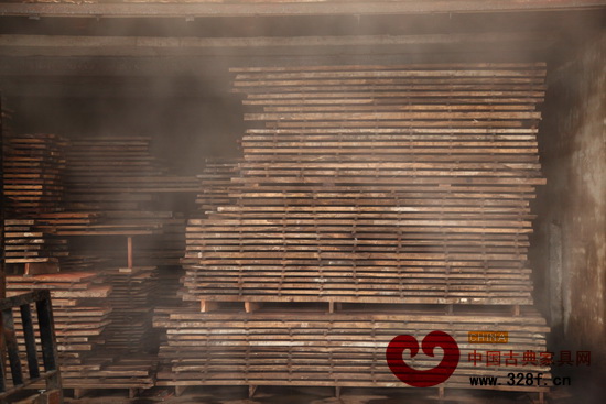 雅仕軒紅木使用蒸汽窖干燥技術(shù)來(lái)烘干木材 雅仕軒紅木使用蒸汽窖干燥技術(shù)來(lái)烘干木材