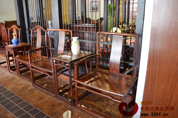 南枝紅紅木門店內(nèi)一角